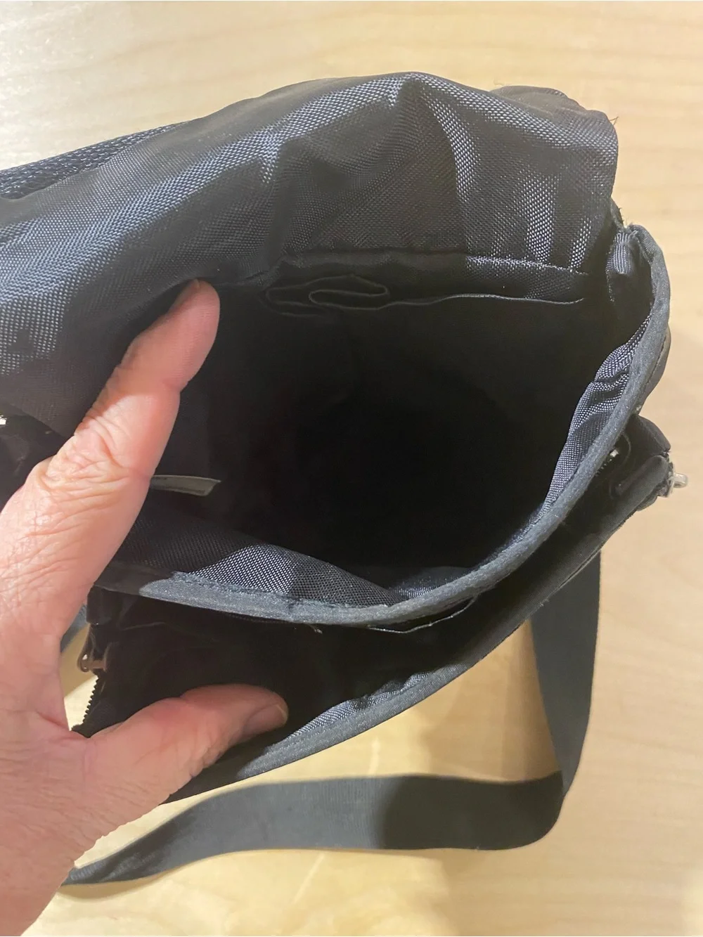 Travelon Black Crossbody Shoulder Bag - Minimal Everyday Carry (SG)